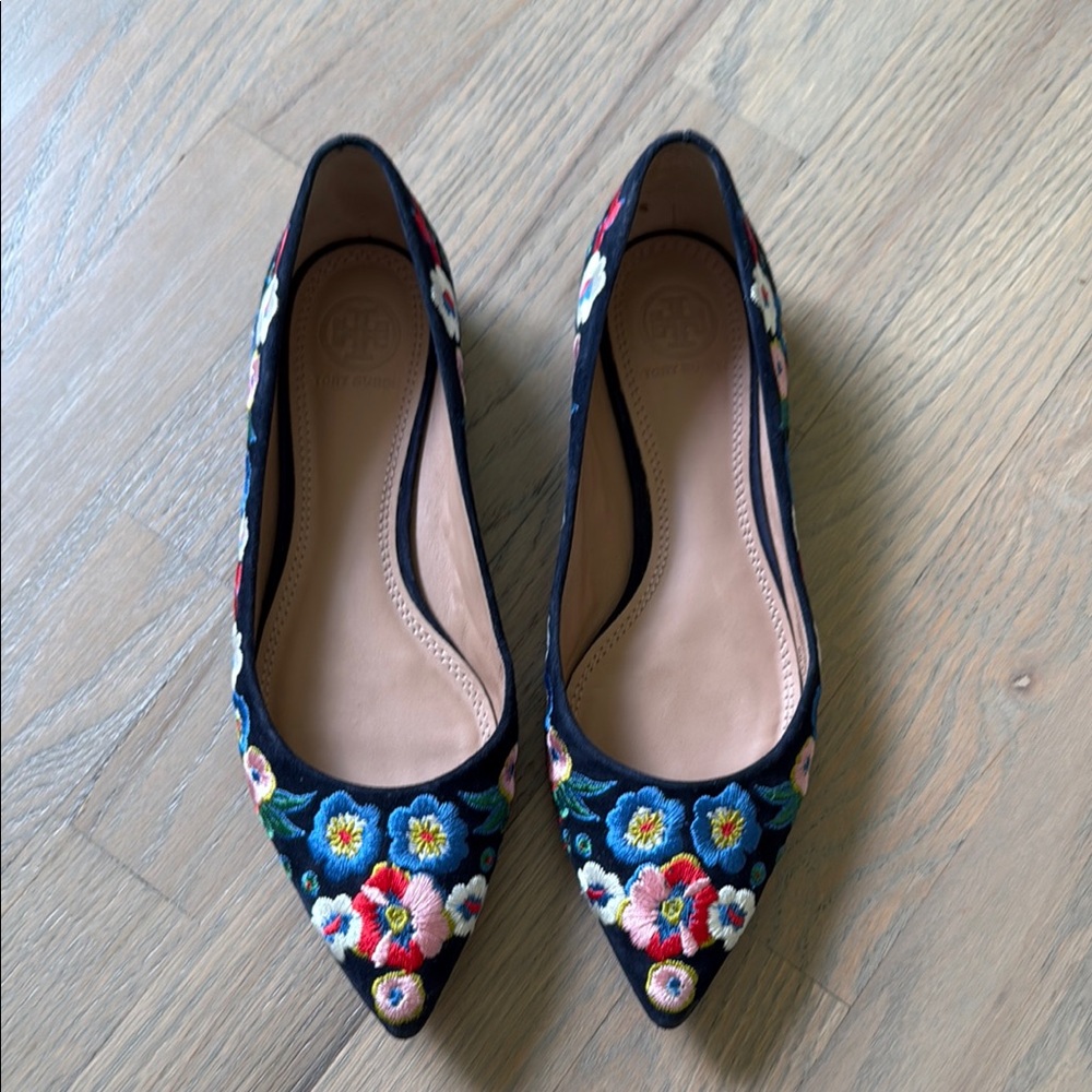 Tory Burch Black and Red Flats with Elegant Design